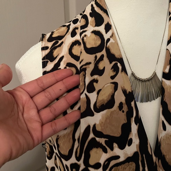 Babaton- Power blouse - Picture 2 of 6